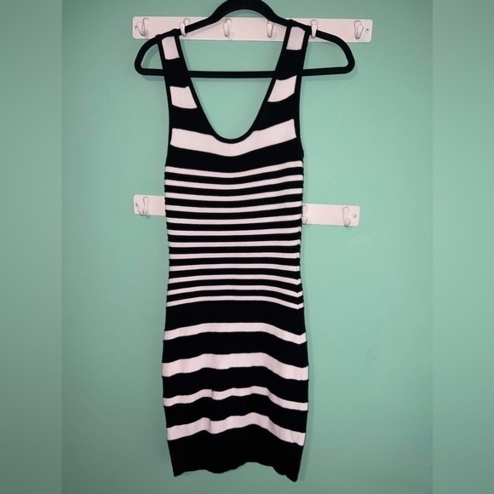 Black & White Small Guess Dress - Picture 3 of 6